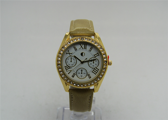 Το χρυσό κράμα ψευδάργυρου γυναικείου Wristwatches CE SR626SW 23K με πλαστά 3 μάτια σχηματίζει
